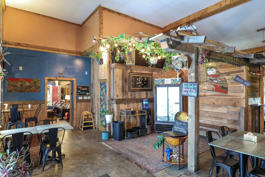 More Photos Of 16454 Appalachian Hwy, Thomas Restaurant For Sale