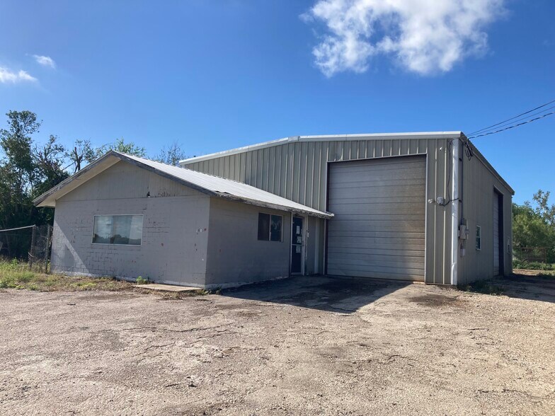 More Photos Of 2605 19th St, Hondo Light Manufacturing For Sale