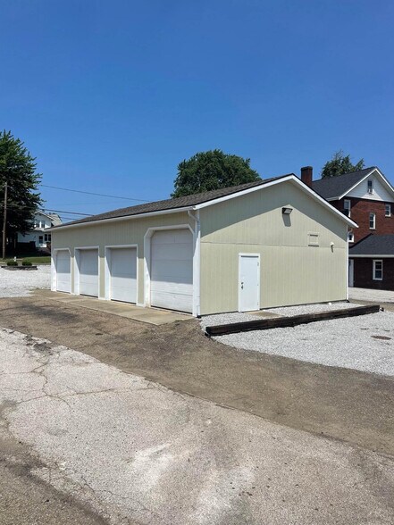More Photos Of 520 S Prospect Ave, Hartville Flex For Lease