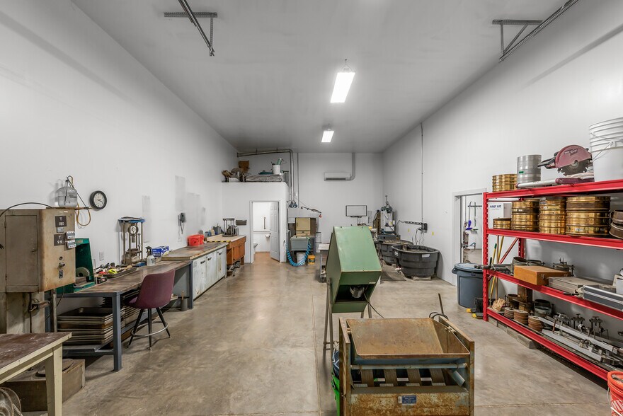 More Photos Of 4276 Old Hwy 99 S, Roseburg Light Manufacturing For Sale