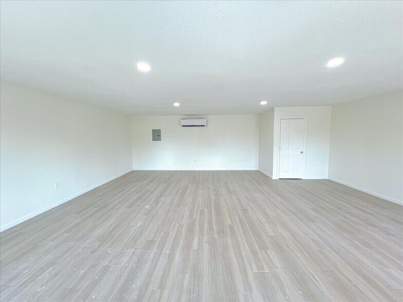 More Photos Of 7704 Irvington Blvd, Houston General Retail For Lease