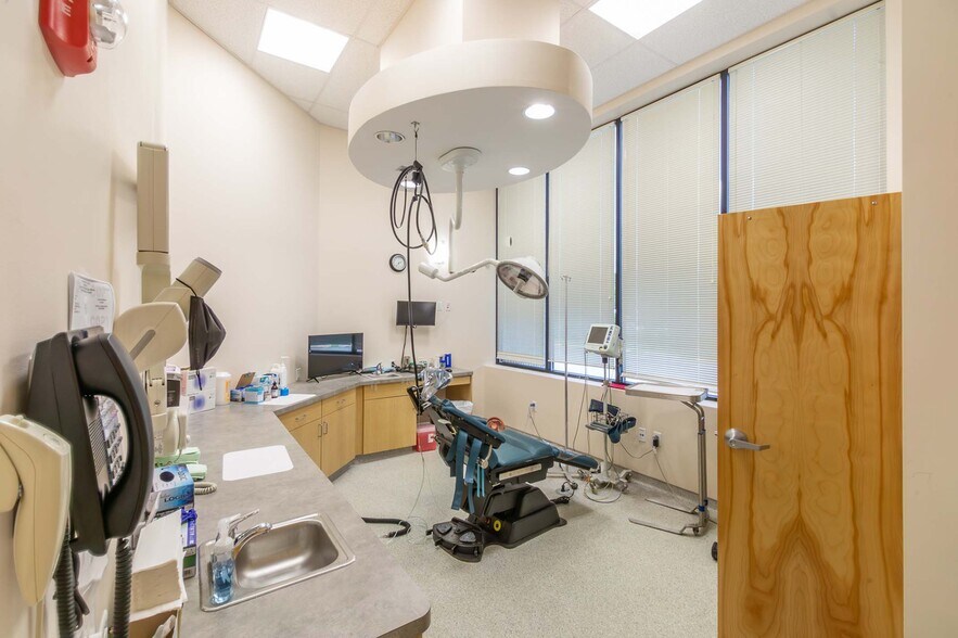 More Photos Of 799 Northern Blvd, South Abington Medical For Sale