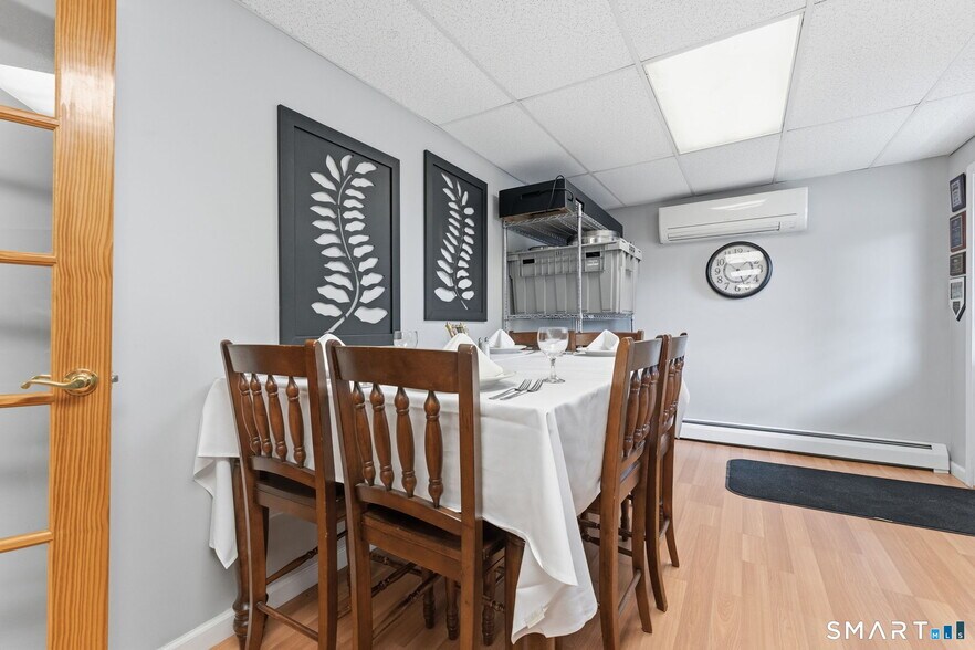 More Photos Of 139 Riverside Dr, Thompson Freestanding For Sale