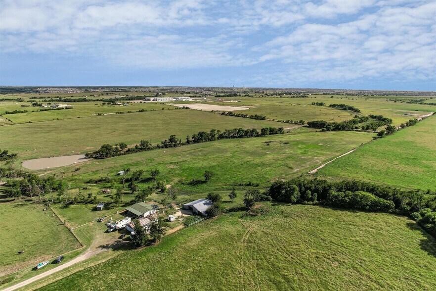 More Photos Of 3007 County Road 303, Jarrell Specialty For Sale