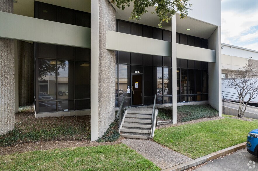 More Photos Of 9200-9230 Baythorne Dr, Houston Unknown For Lease