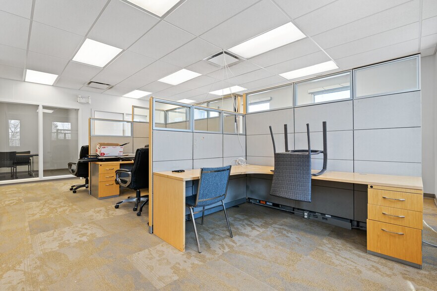 More Photos Of 10235 124th St, Edmonton Medical For Lease