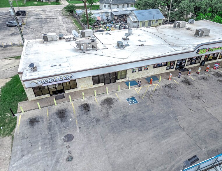 More Photos Of 1417 7th St, Bay City Storefront For Lease