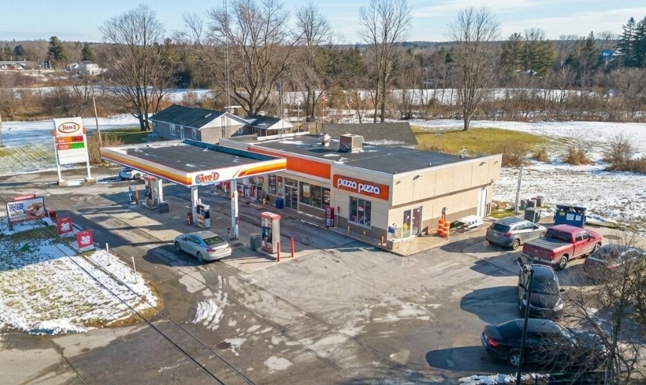 More Photos Of 10075 Sunset Rd, Southwold Convenience Store For Sale
