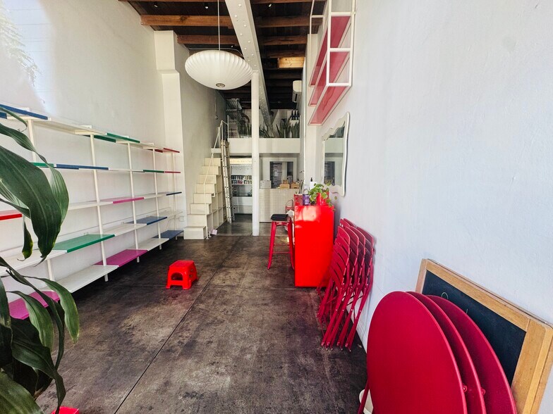 More Photos Of 1813-1827 Lincoln Blvd, Venice Storefront For Lease