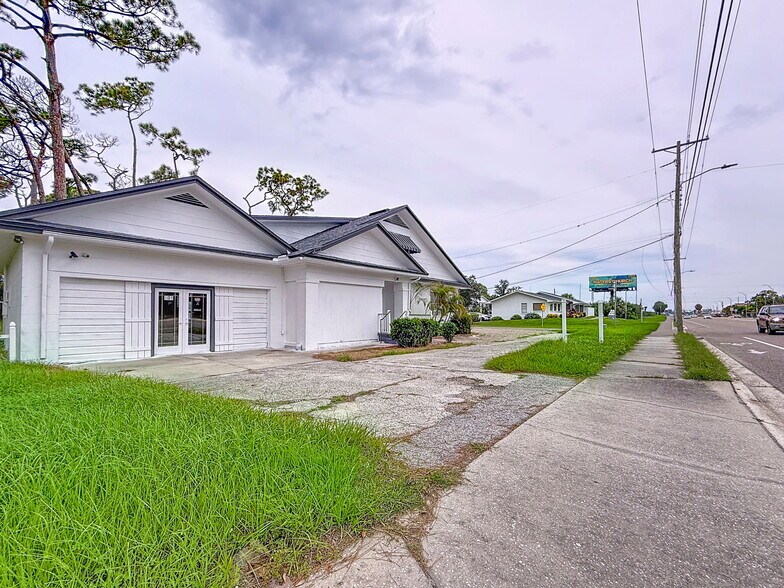 More Photos Of 301 N US Highway 41, Ruskin Office Residential For Lease