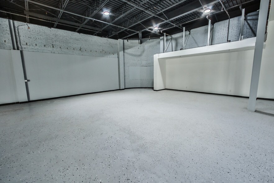 More Photos Of 213 Shaw Ave, Pasadena Industrial For Lease