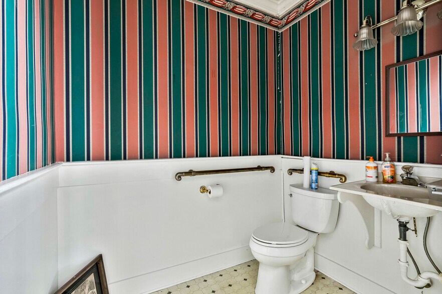 More Photos Of 605 Hill St, Lagrange General Retail For Sale