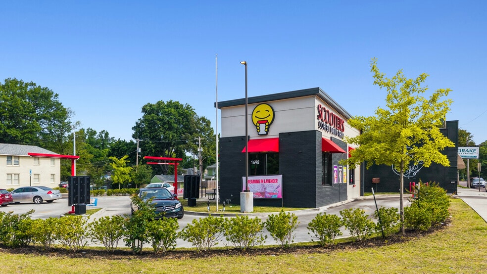 Primary Photo Of 1698 Poplar Ave, Memphis Fast Food For Sale
