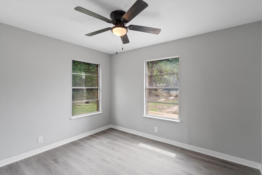 More Photos Of 10205 Old Manchaca Rd, Austin Flex For Lease