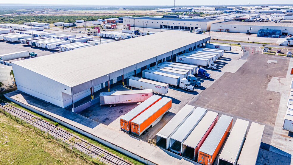 More Photos Of 13806 N Unitec Dr, Laredo Warehouse For Lease