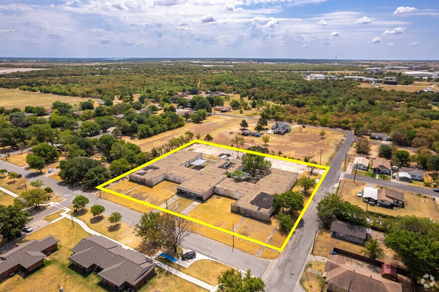 More Photos Of 901 E 16th Ave, Corsicana Apartments For Sale