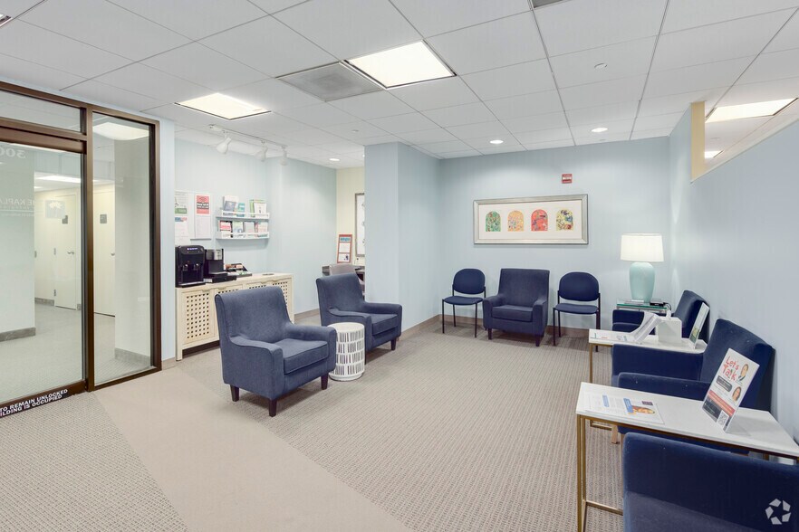 More Photos Of 6829 Elm St, McLean Medical For Lease