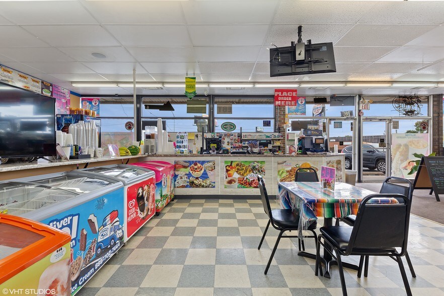 More Photos Of 8031-8039 W 87th St, Hickory Hills Freestanding For Lease