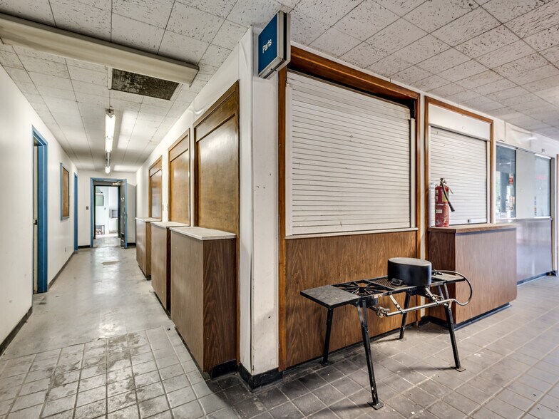 More Photos Of 2812 S Walker Ave, Oklahoma City Auto Dealership For Sale