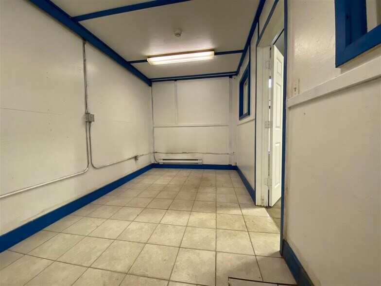 More Photos Of 12211-12219 66 St NW, Edmonton Light Manufacturing For Sale