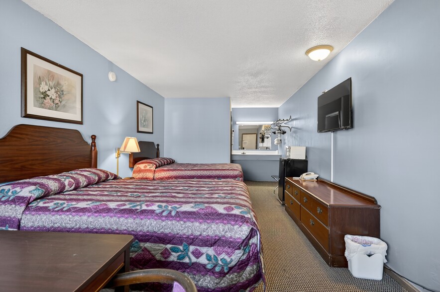 More Photos Of 236 S Jacques St, Arcola Hotel For Sale