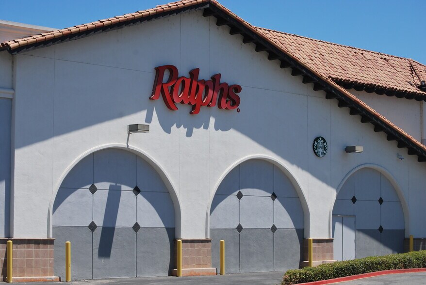 More Photos Of 29607 The Old Rd, Castaic Unknown For Lease