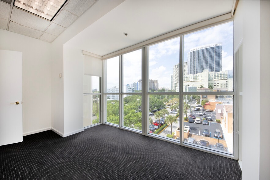 More Photos Of 888 E Las Olas Blvd, Fort Lauderdale Office For Lease