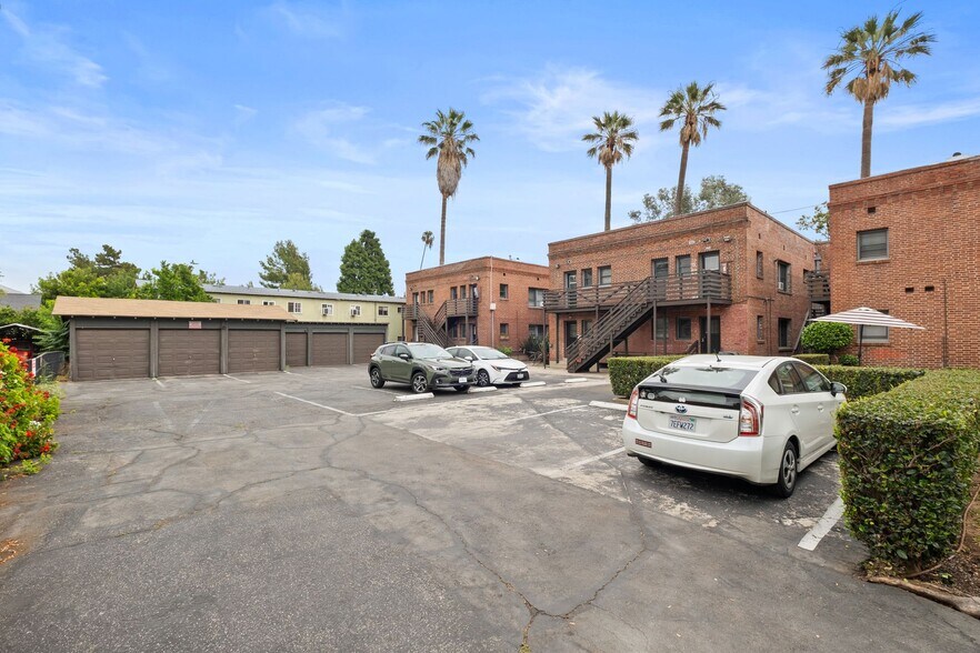 More Photos Of 239 E Villa St, Pasadena Apartments For Sale