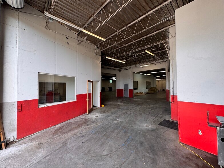 More Photos Of 4001 Bruhin Rd, Knoxville Warehouse For Sale