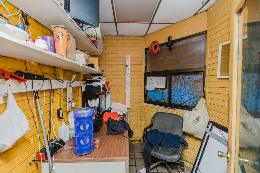 More Photos Of 503 N West St, Wichita Fast Food For Sale