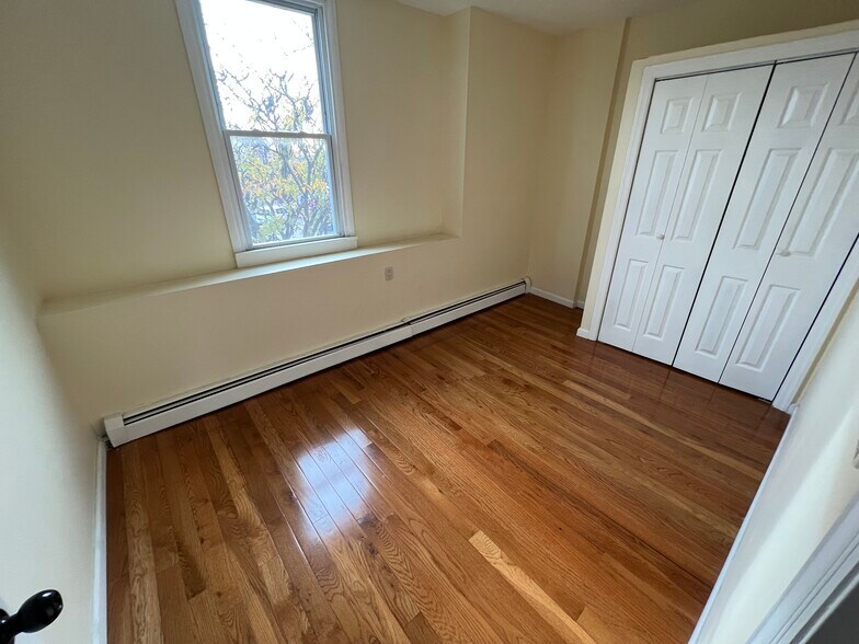 More Photos Of 839 Elizabeth Ave, Elizabeth Storefront For Sale