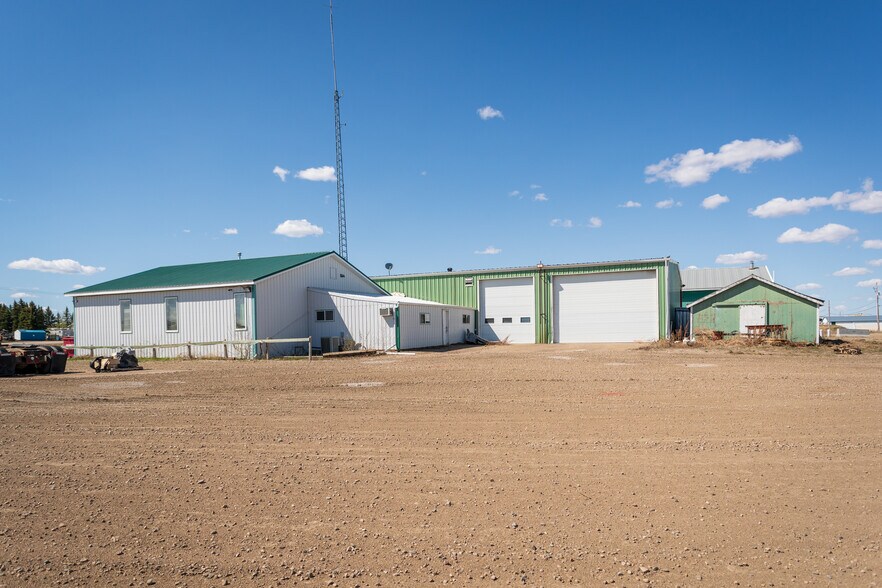 More Photos Of 310 Williams Industrial Dr, Neilburg Service For Sale
