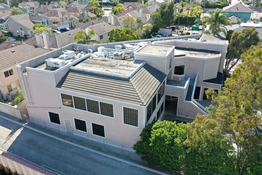 More Photos Of 20042 Beach Blvd, Huntington Beach Loft Creative Space For Sale