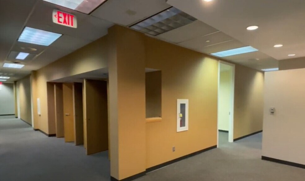 More Photos Of 25 NW Riverside Dr, Evansville Office For Lease
