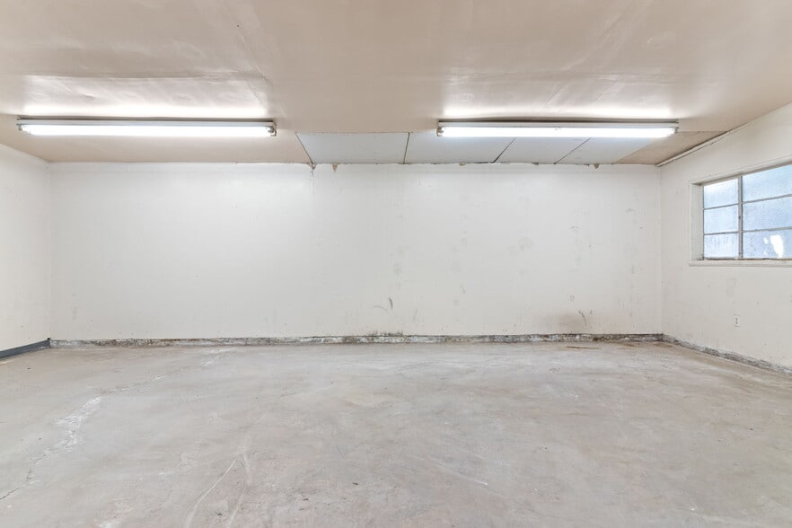 More Photos Of 2819 E South St, Long Beach Warehouse For Sale