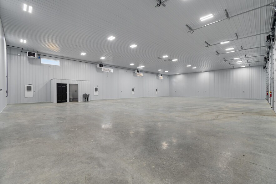 More Photos Of 204 Trump Ave NE, East Canton Flex For Lease