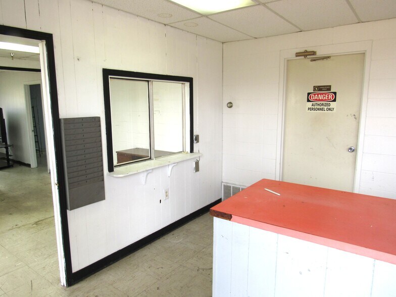 More Photos Of 1431 MS-69 S, Columbus Industrial For Lease