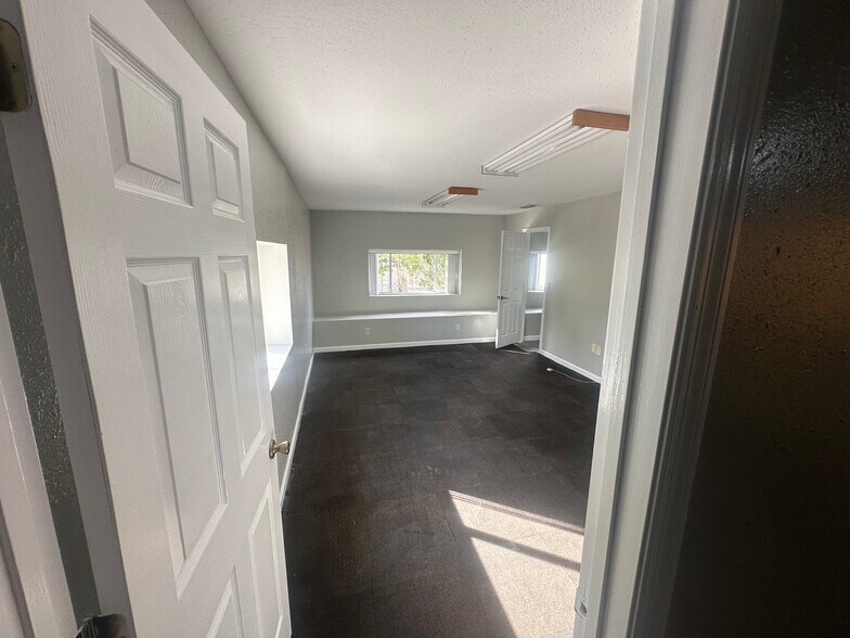 More Photos Of 6995 N 90th Ave, Pinellas Park Warehouse For Sale