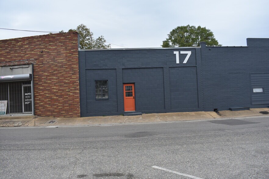 More Photos Of 17 E Railroad St, Montgomery Industrial For Lease