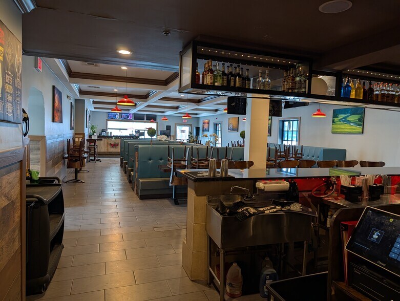 More Photos Of 1062 Main St, Holden Restaurant For Sale