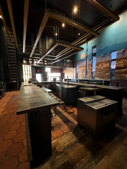 More Photos Of 4935 N Mesa St, El Paso Restaurant For Lease