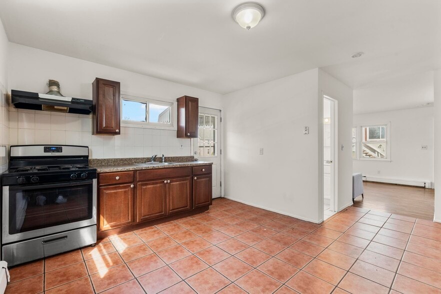 More Photos Of 121 Lockwood Ave, Stamford Apartments For Sale