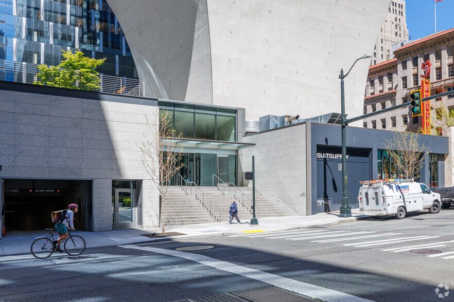 More Photos Of 1301 5th Ave, Seattle Office For Lease