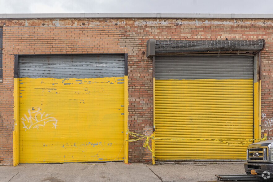 More Photos Of 625 Wortman Ave, Brooklyn Distribution For Lease