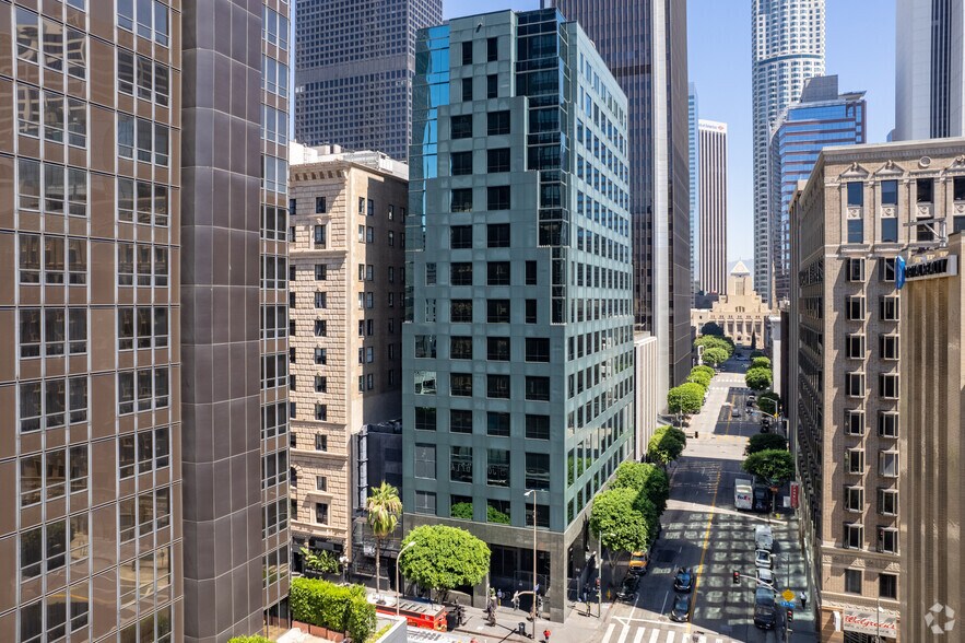 Primary Photo Of 701 W 7th St, Los Angeles Apartments For Lease