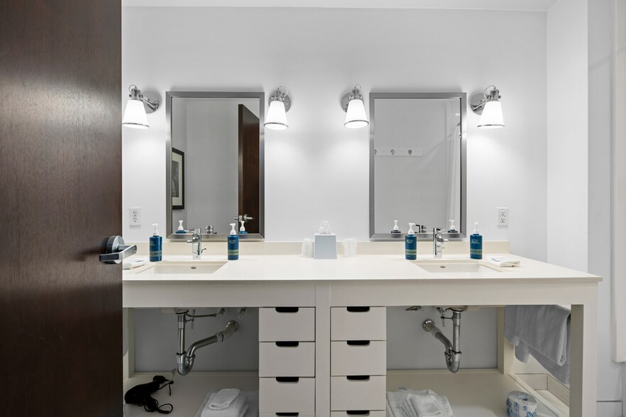 More Photos Of 22406 Pacific Highway South, Des Moines Hotel For Sale