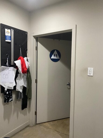 More Photos Of 3356 E 14th St, Los Angeles Warehouse For Lease