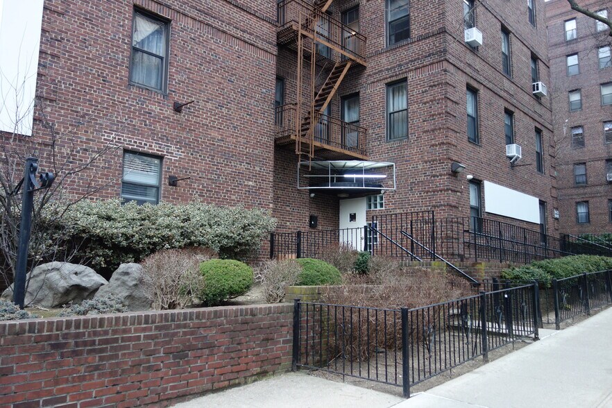 More Photos Of 6433 98th St, Rego Park Healthcare For Lease