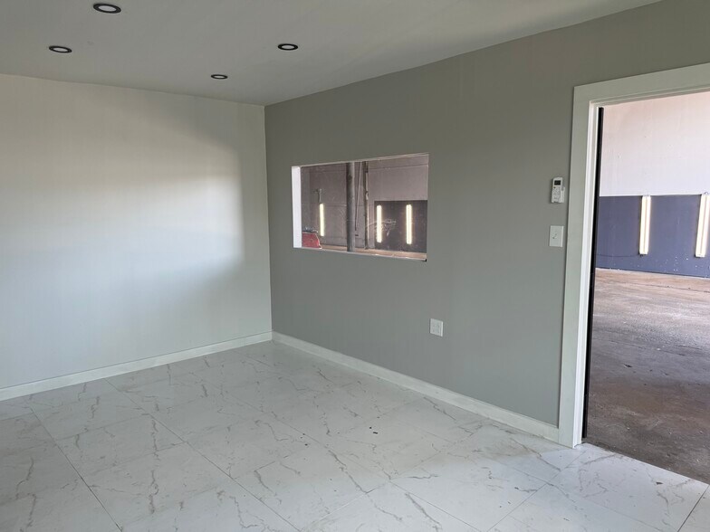 More Photos Of 3771 NW 51st St, Miami Warehouse For Sale