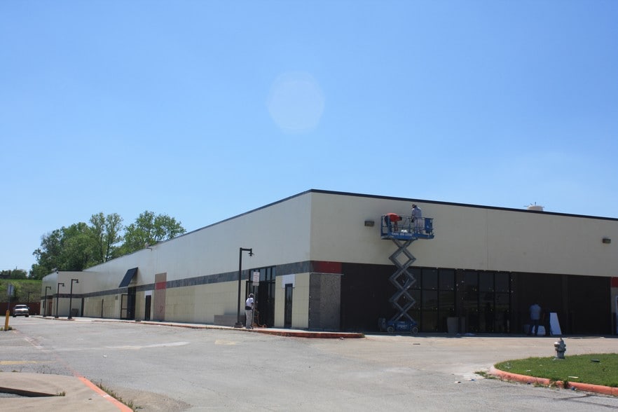 Primary Photo Of 2600 Cherry Ln, Fort Worth Warehouse For Sale